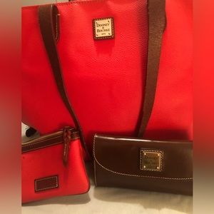 Beautiful large tote dooney and bourke purse 📍coin purse 📍Wallet